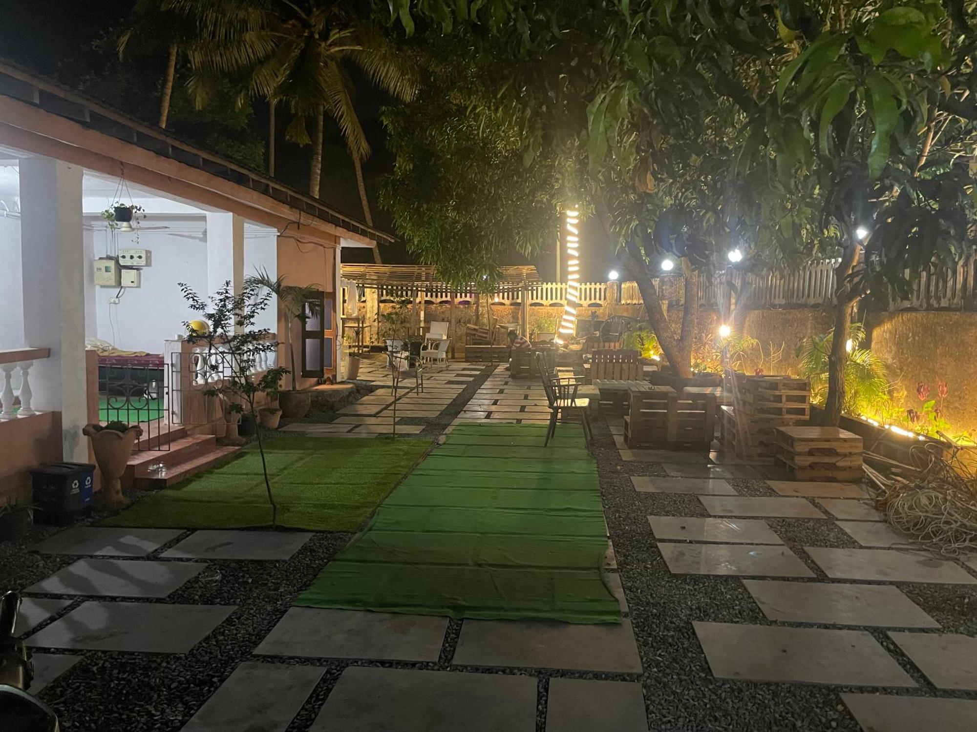 Streetmates Hostel Анжуна Екстер'єр фото