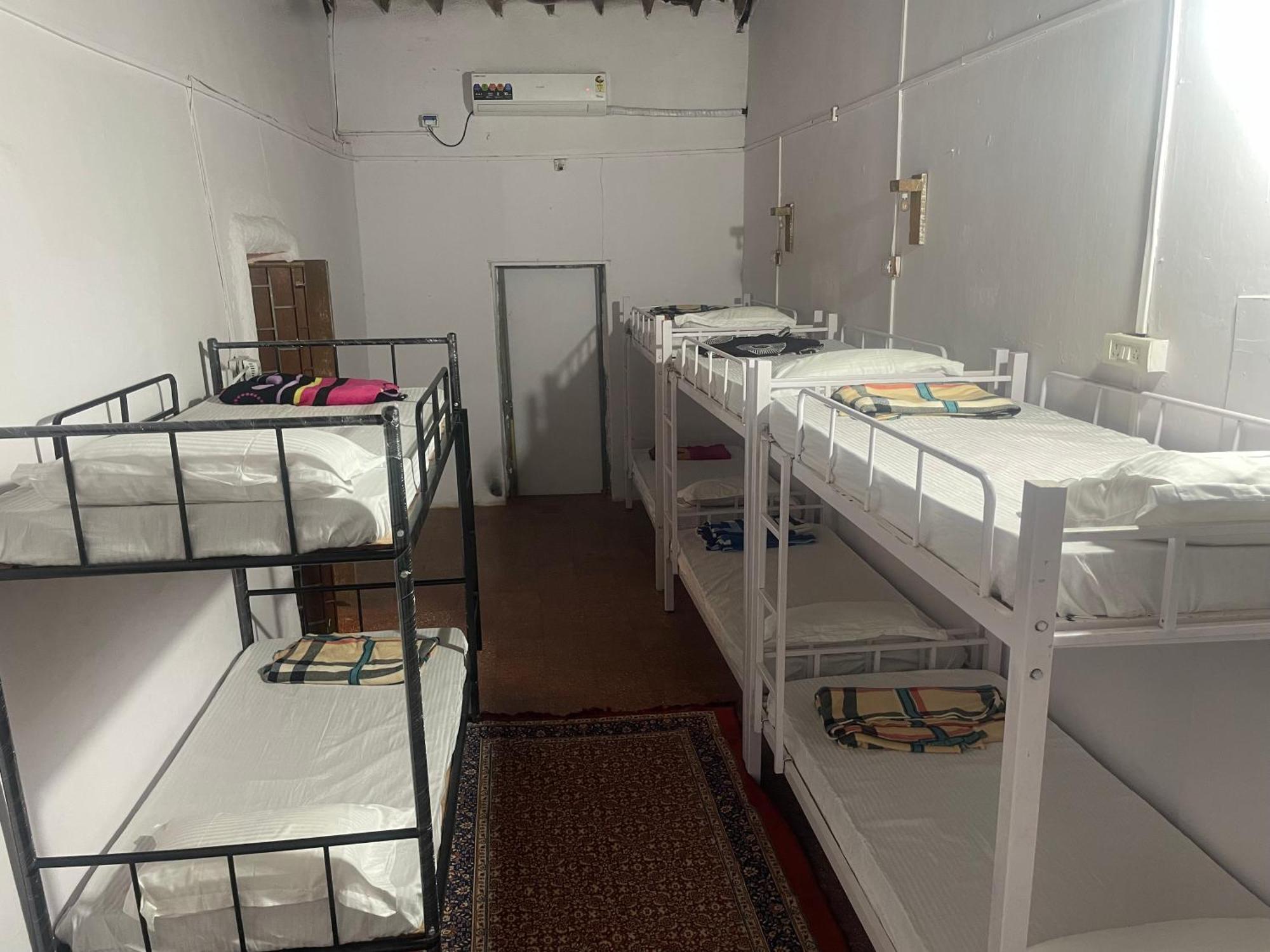 Streetmates Hostel Анжуна Екстер'єр фото