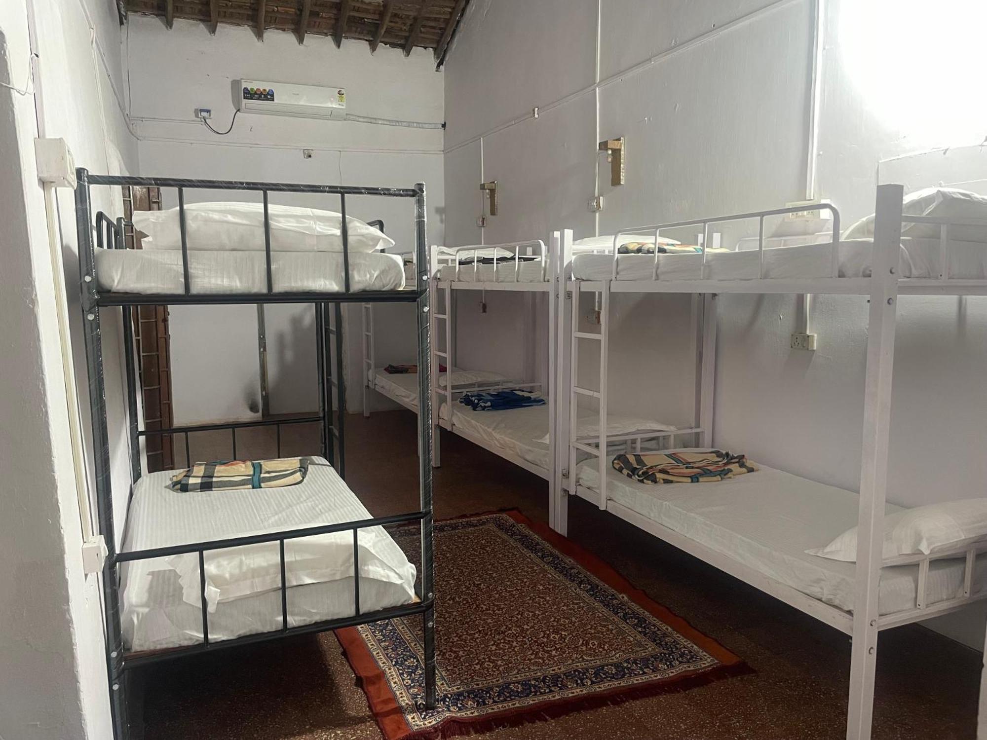 Streetmates Hostel Анжуна Екстер'єр фото